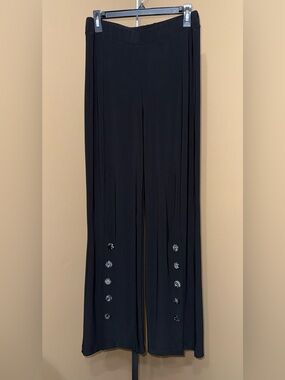 VERDUCCI Black Wide-Leg Pants with Button Accent. Size Medium.